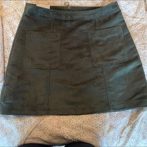 NWT shade hunter green skirt
